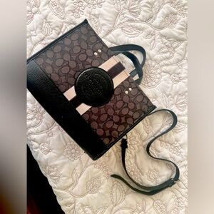 Coach Dempsey Carryall purse, used a few times looks brand new. Medium to small